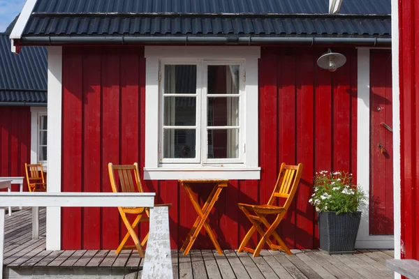 Drewniany dom w archipelagu Lofotów — Zdjęcie stockowe
