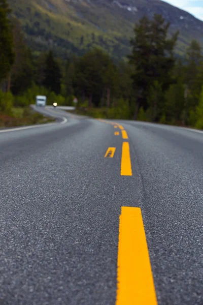 Windy road a — Stock Photo, Image