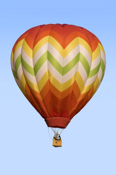Hőlégballon ellen kék égen úszó — Stock Fotó