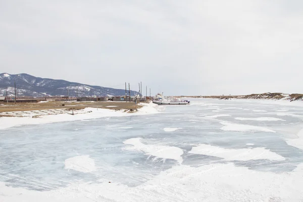 Deep cracks in the ice of Lake Baikal — Stock Photo, Image