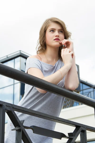 Portrait of a beautiful young girl — Stock Photo, Image