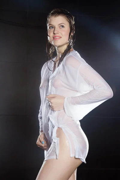 Young girl in a wet white dress — Stock Photo, Image