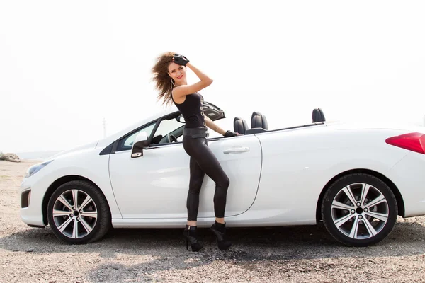 Young slim girl standing in convertible — Stock Photo, Image