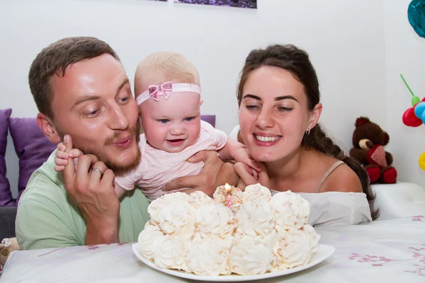 Family marks the first day of the birth of daughter — Stock Photo, Image