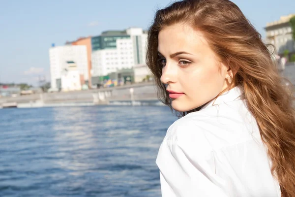 Business woman in white shirt standing on the river bank — Stock Photo, Image