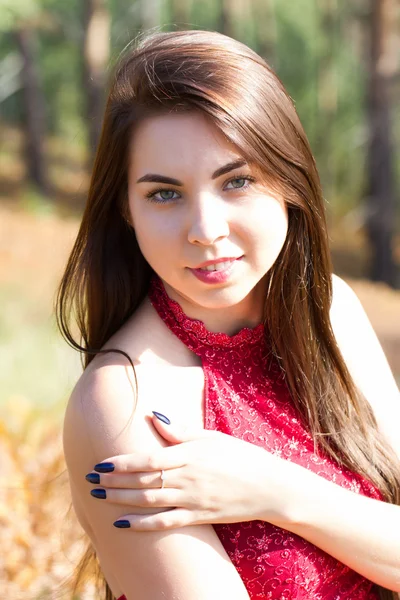 Girl of Slavic appearance in the coniferous forest — Stock Photo, Image