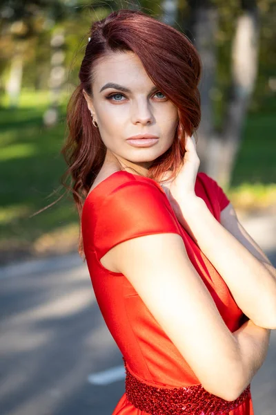 Young Girl Red Dress Evening Make Autumn Park — Stock Photo, Image