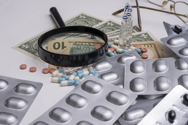 Large Number Drugs Pills Piled One Heap Lie American Dollars — Stock Photo, Image