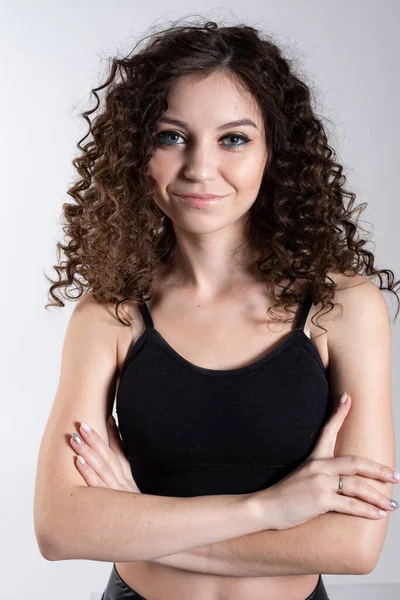 Portrait Curly Young Girl Bright Makeup Light Background Studio Portrait — Stock Photo, Image