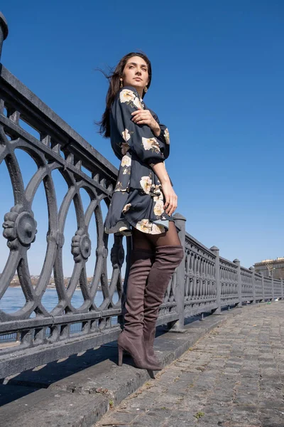 Beautiful Young Girl Stands Metal Fence Angara Embankment Irkutsk — Stock Photo, Image