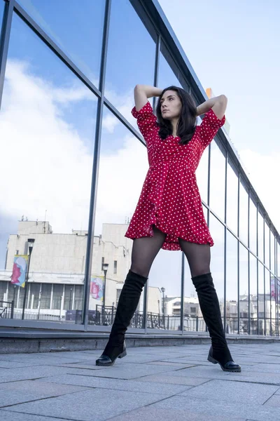 Girl Short Red Dress Modern City — Stock Photo, Image