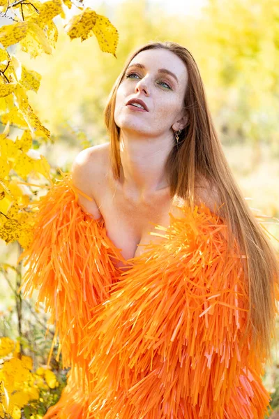 Red Haired Young Girl Autumn Park Background Yellow Leaves Bushes — Stock Photo, Image