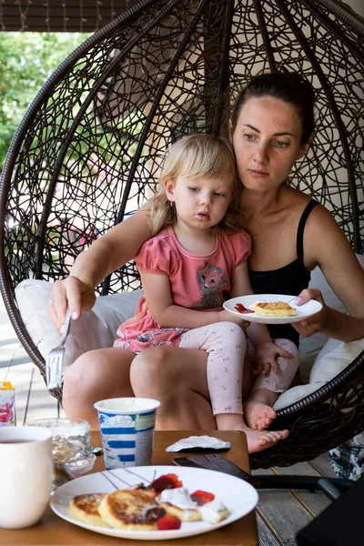 Mom Daughter Have Breakfast Open Veranda — Stock Photo, Image