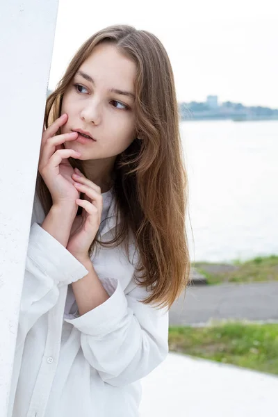 Young Girl Straight Hair Street Portrait — Stock Photo, Image