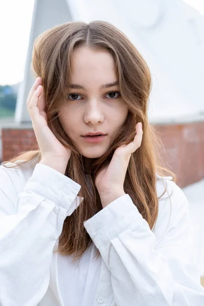 Emotional Young Girl White Clothes Street Portrait — Stock Photo, Image