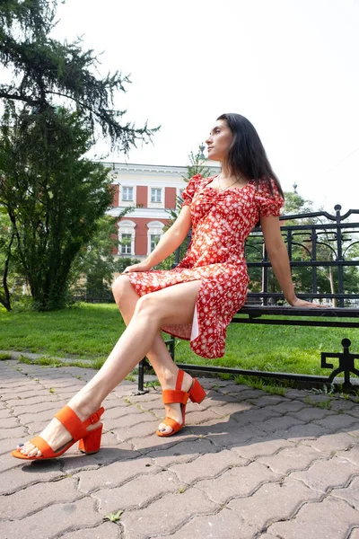 Young Girl Sits Park Bench — Stock Photo, Image