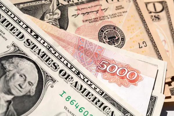 Dinero ruso y americano — Foto de Stock