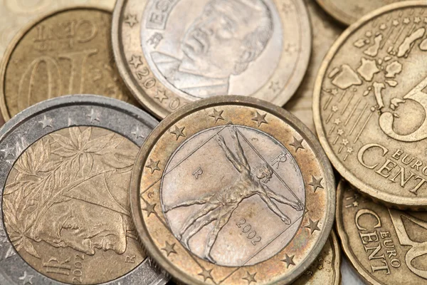 Monedas en euros de primer plano —  Fotos de Stock