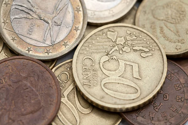 Monedas en euros de primer plano — Foto de Stock