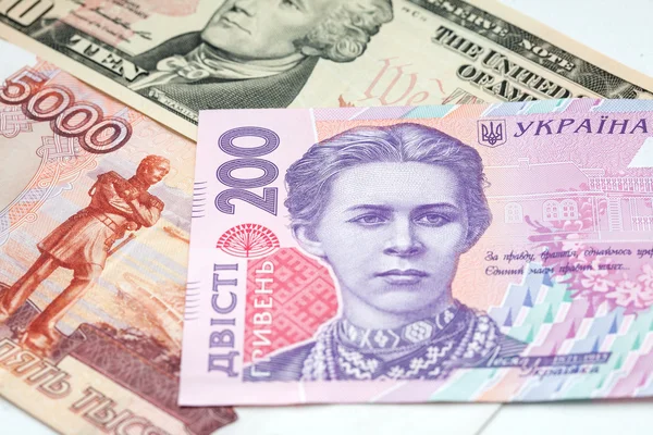 Dinero de Ucrania, Rusia y los Estados Unidos — Foto de Stock