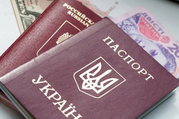 Паспорта Украины и России — стоковое фото