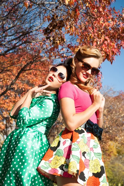 Two girls on a background of autumn trees — Stock Photo, Image