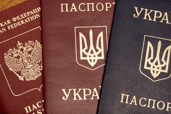 Passports of citizens of Russia and Ukraine — Stock Photo, Image