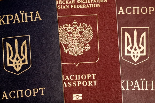 Passports of citizens of Russia and Ukraine — Stock Photo, Image