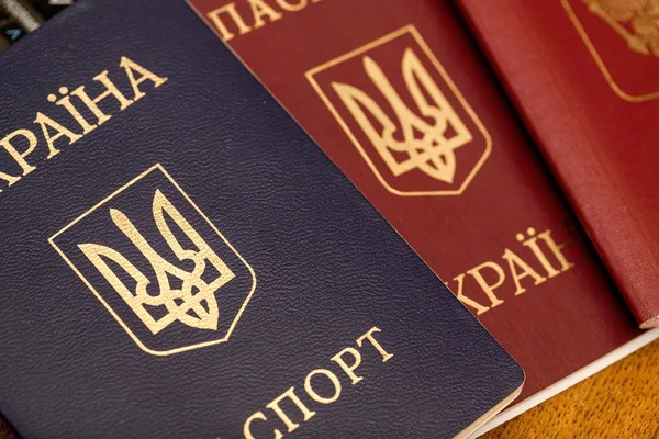 Passports of citizens of Russia and Ukraine — Stock Photo, Image