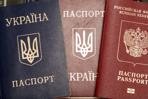 Passports of citizens of Russia and Ukraine — Stock Photo, Image