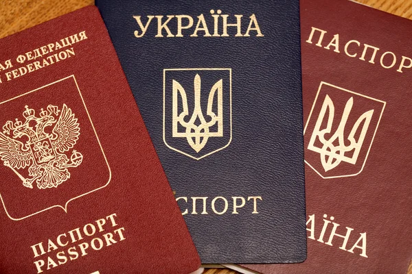 Passports of citizens of Russia and Ukraine — Stock Photo, Image