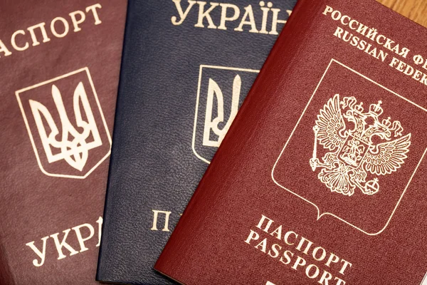Pasaportes de ciudadanos de Rusia y Ucrania —  Fotos de Stock