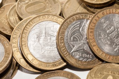 Rus metal paralar on ruble