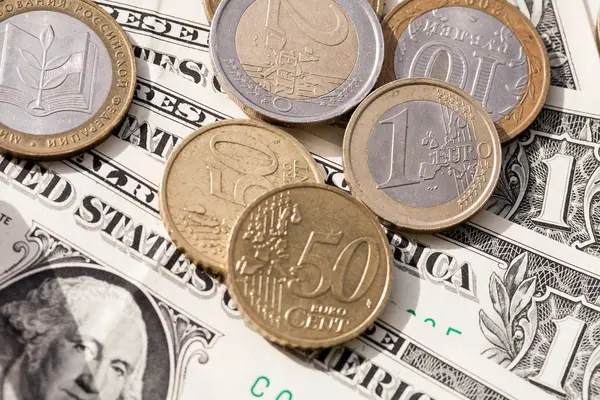 Euro coins and the ruble against the backdrop of the American dollar — Stock Photo, Image