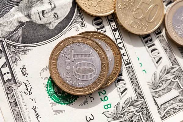 Euro coins and the ruble against the backdrop of the American dollar — Stock Photo, Image