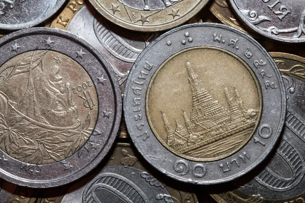 Moedas de diferentes países — Fotografia de Stock