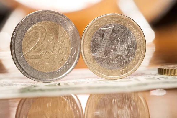 Bir arka plan dolar Euro demir — Stok fotoğraf