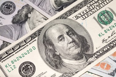 Eski ve yeni model 100 dolarlık banknotlar mezhepleri