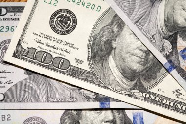 Eski ve yeni model 100 dolarlık banknotlar mezhepleri