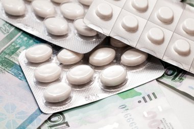 Tablet bize dolar bir arka plan üzerinde