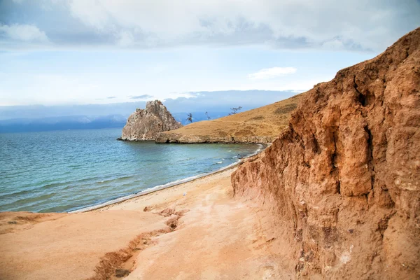 バイカル湖のモンゴルへの海岸の島 — ストック写真
