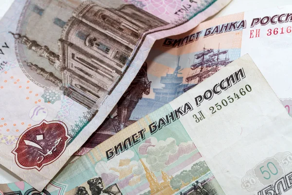 Египетские фунты и российские рубли крупным планом — стоковое фото