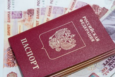 Ruble ve Mısır pound bir arka plan üzerinde Rus pasaportu