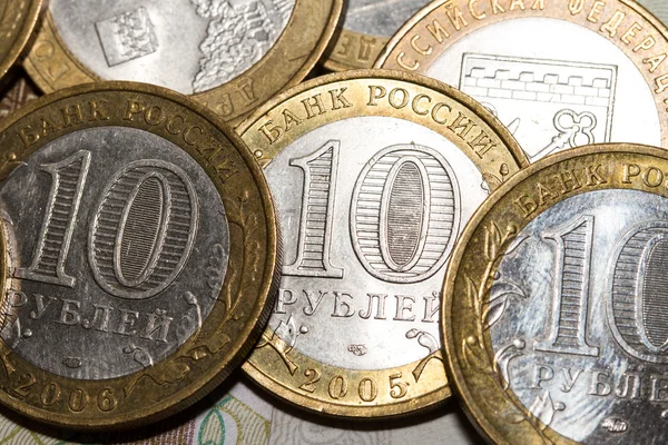 俄罗斯卢布的纸币和硬币 — 图库照片