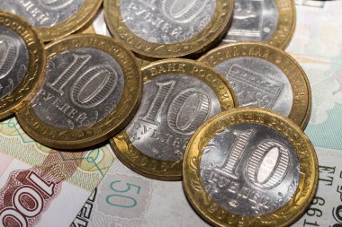 Sikke ve banknot olarak Rus ruble