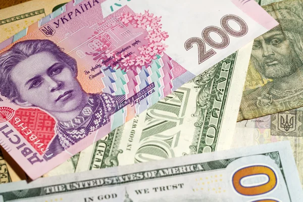 Dólares americanos y Hryvnia ucraniana — Foto de Stock