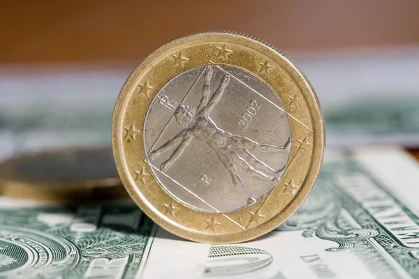 Un euro contre un dollar — Photo