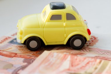 Oyuncak araba beş bin Rublesi banknot üzerinde