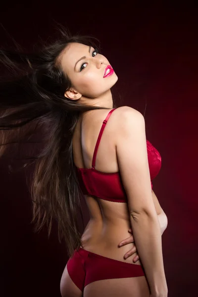 Ragazza in lingerie rossa. studio fotografia — Foto Stock