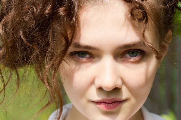 Portrait of a young girl — Stock Photo, Image